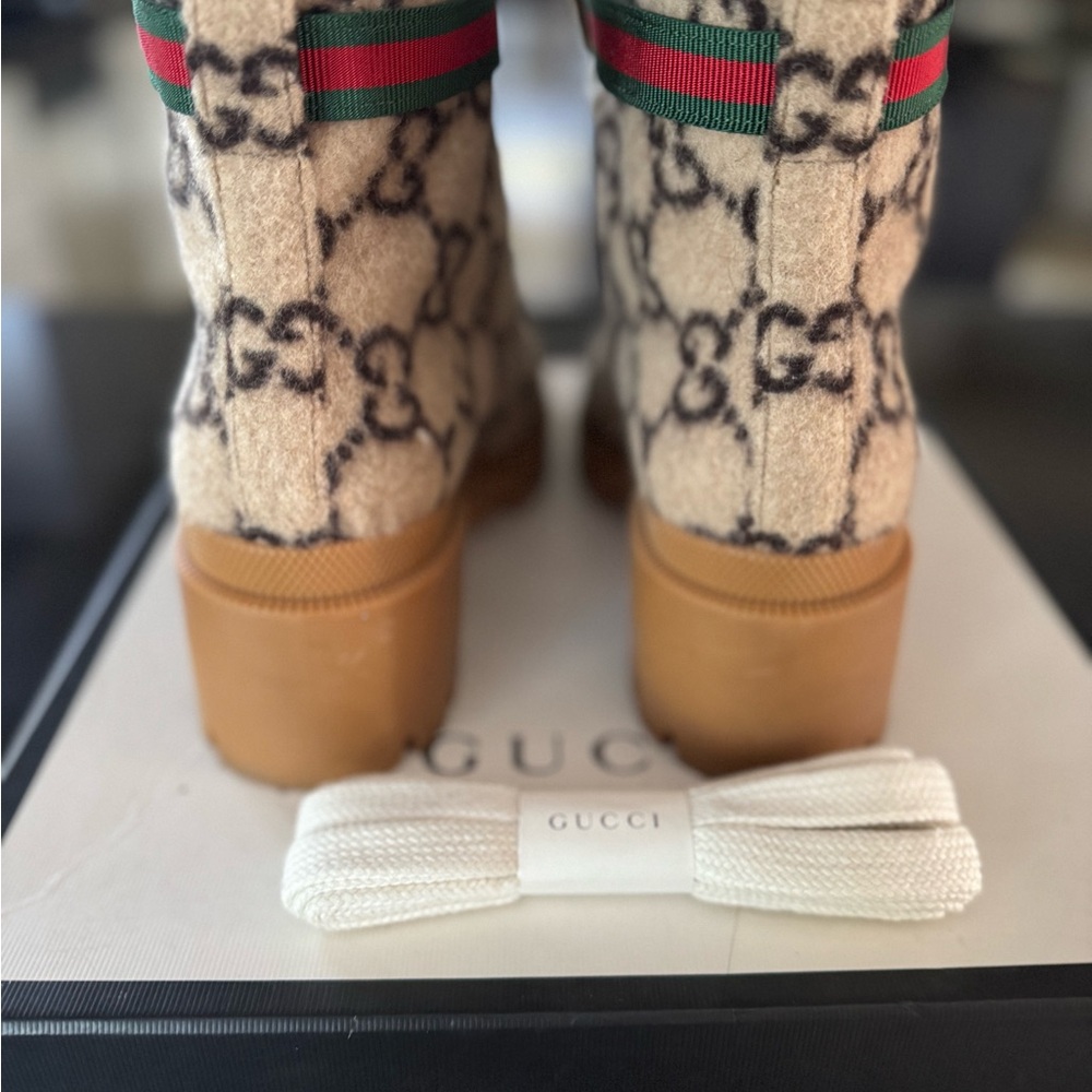 Gucci Cream and Brown Lace Up Boots with Hiking Style - Picture 5 of 6
